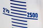 Graduated measuring cup - 3000 ml blue raised scale